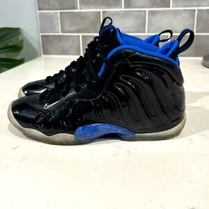 Blue Nike little posites size 5